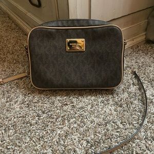 Michael kors crossbody